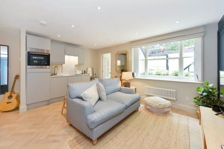 Studio Flat, Kensington Gardens Square, W2 - Photo 2