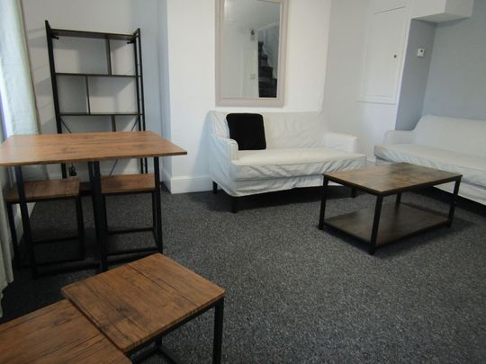 1 bed House Share - To Let - Photo 1