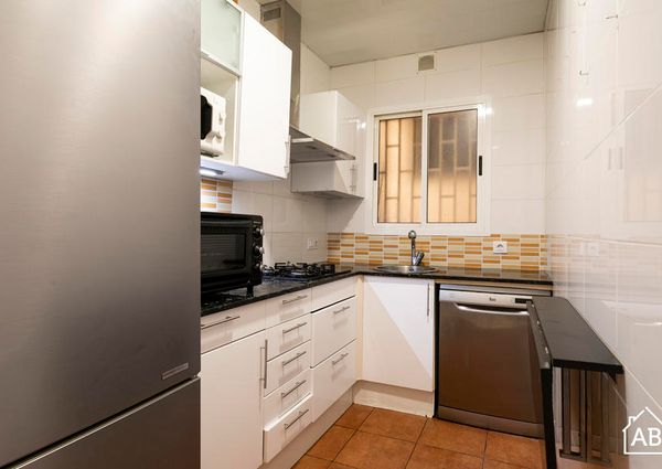 3-Bedroom Apartment with Private Terrace in Eixample