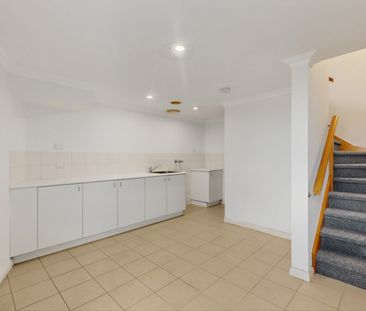 37 Ruby Street, Balwyn VIC 3103 - House For Rent | Domain - Photo 2