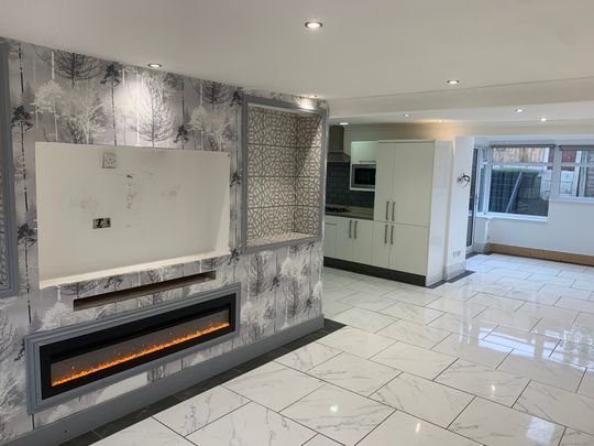 King Street, Radcliffe - Photo 1