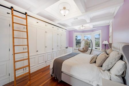 Stunning Home With Timeless Art Deco Elegance - Photo 4