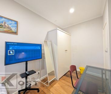 Blackburn South - Photo 3