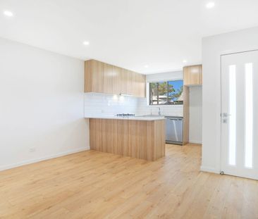 Bright, Modern and Convenient - Photo 2