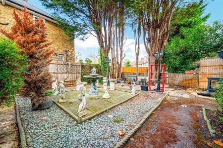 Glastonbury Road, Morden, SM4 - Photo 2