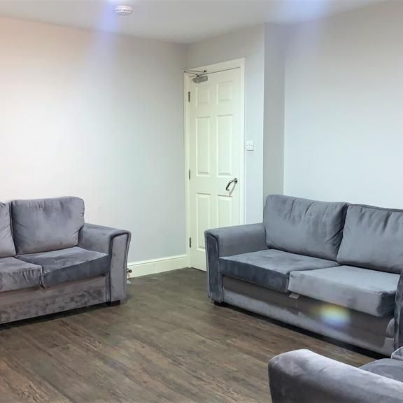 6 bedroom terraced house to rent - Photo 1