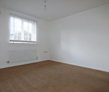 2 bedroom ground floor flat to rent - Photo 4
