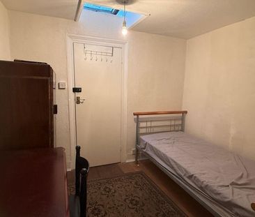Room in a Shared House, Fairlope Road, E11 - Photo 4