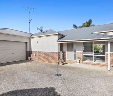 Low Maintenance Modern Unit in Quiet Court - Photo 4