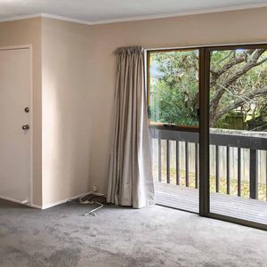HILLCREST - 3 Bedrooms $690.00pw - Photo 2