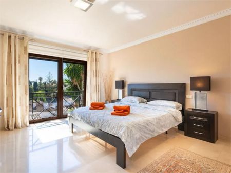 Casa o chalet de alquiler en Calle Chipiona, 14, Riviera del Sol - Photo 4