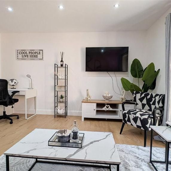 2 bedroom detached house to rent - Photo 1