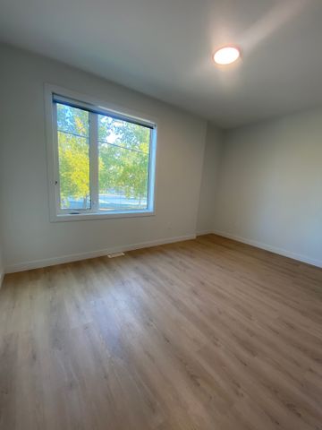 3-Bedroom Townhouse for Rent in Killarney - Photo 5