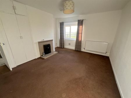 2 bedroom semi-detached bungalow to rent - Photo 2