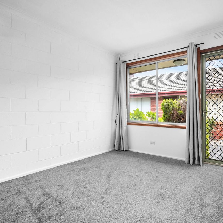 JUST RENOVATED l QUIET BLOCK l PRIVATE COURTYARD - Photo 1