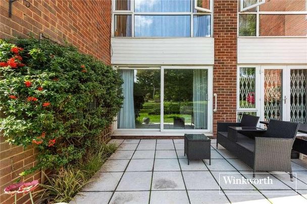 Hendon Lane, Finchley, London, N3 - Photo 1