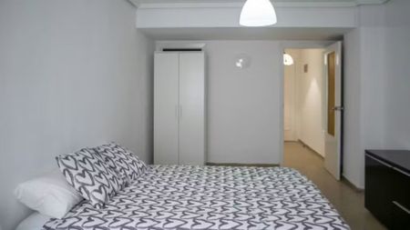 Carrer dels Lleons, Valencia, Valencian Community 46022 - Photo 3