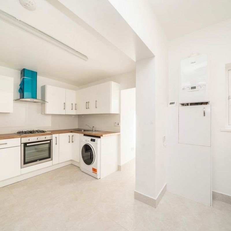 Lyndhurst Way, SE15, London - Photo 1