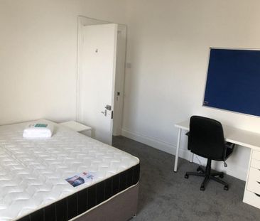 6 bedroom house to rent - Photo 3