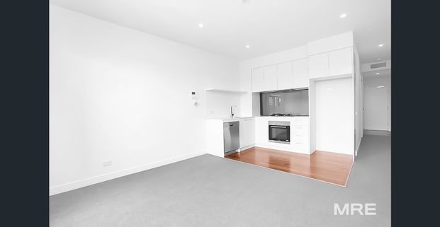 Beautiful and bright in Brunswick West - Photo 1