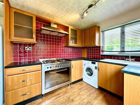 2 bedroom semi-detached house to rent - Photo 5