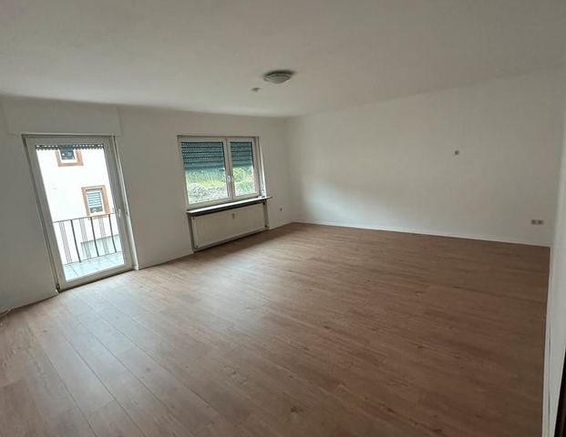 2-Zimmer Wohnung mit Balkon und Stellplätzen - Foto 1