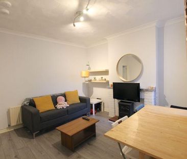 4 bedroom terraced house to rent - Photo 2