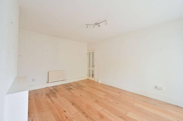 3 bedroom flat to rent - Photo 1