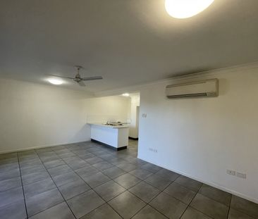 2 bedroom unit close to city and beach - Photo 2