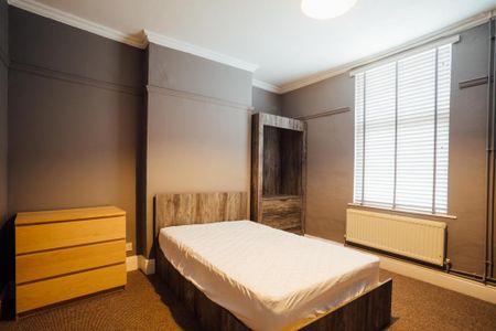 6 bedroom house to rent - Photo 2