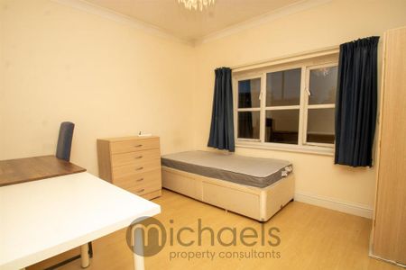 3 bedroom apartment to rent - Photo 5