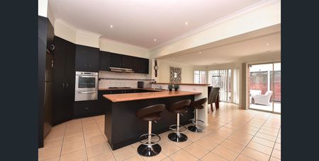30 Whitecliffe Drive, Rowville - Photo 2