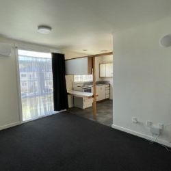 Sunny bedsit! - Photo 4