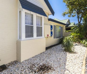 SPACIOUS 2-BEDROOM FLAT IN THE HEART OF COOKS HILL - Photo 3