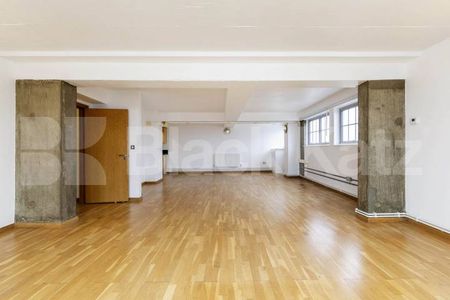 Sandwiched between Haggerston & Hoxton is this impressive 1 bedroom property - Photo 2