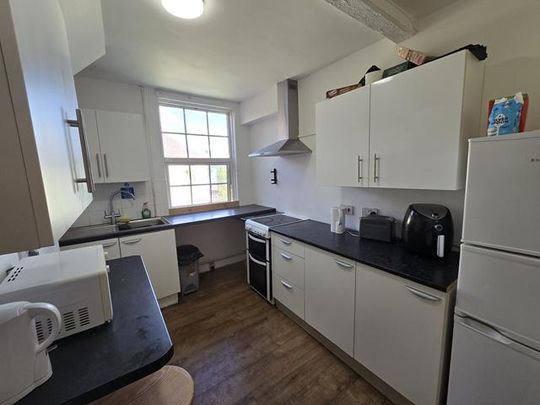1 bedroom in a flat share to rent - Photo 1