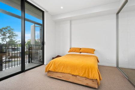 Luxury One Bedroom Apartment - Photo 2