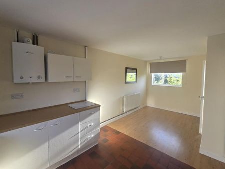 3 bedroom semi-detached house to rent - Photo 2