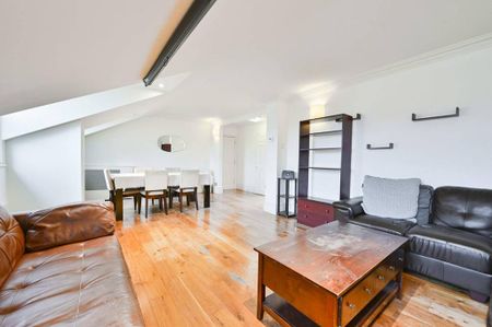 3 bedroom flat to rent - Photo 2