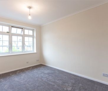 Lammas Court, Windsor, SL4 - Photo 1
