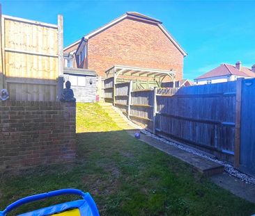 3 bedroom semi-detached house to rent - Photo 3
