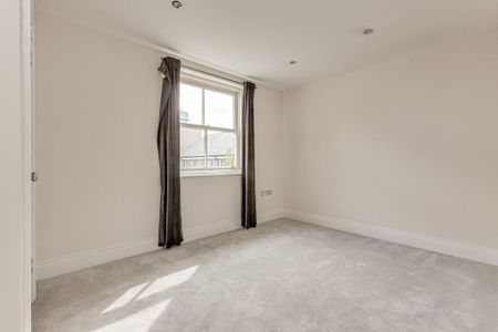3 bedroom flat to rent - Photo 4