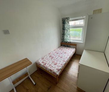Room in a Shared House, Barclay Road, E13 - Photo 5