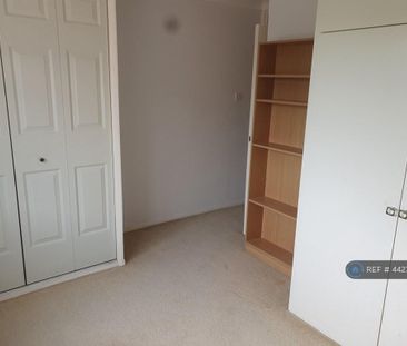 3 bedroom flat to rent - Photo 6