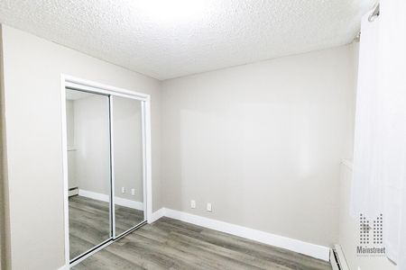 1913 11 Avenue SW, Calgary - Photo 2