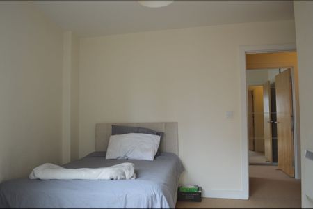 2 Bed Flat, Victoria Road, W3 - Photo 2