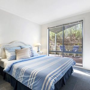 Coastal getaway near beach & shops - Photo 2