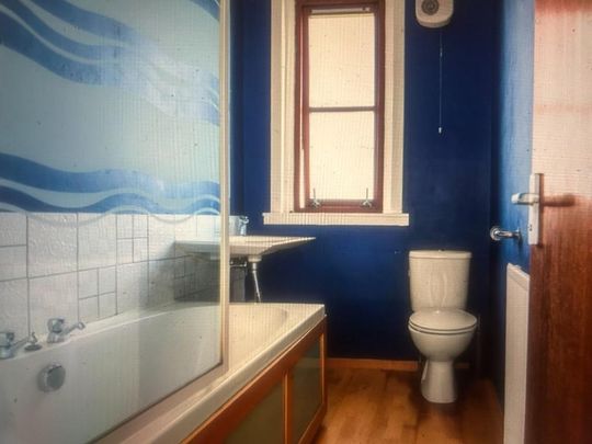 3 bedroom flat to rent - Photo 1