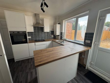 2 bedroom semi-detached house to rent - Photo 4