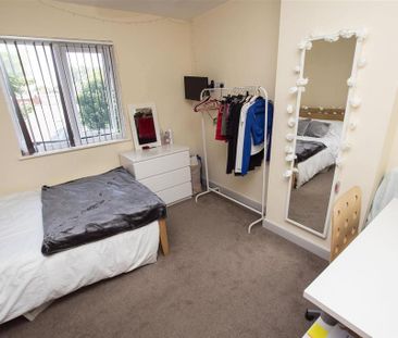 6 bedroom house to rent - Photo 2